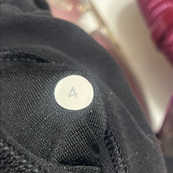 Lululemon Wunder Unders in Luon Crop 23" BLACK Sz 4 FREE Lululemon Bag imcluded - Picture 8 of 8